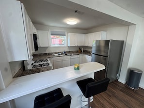 Micro-ondas, fogão, cooktop, lava-louças