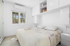 1 bedroom, iron/ironing board, WiFi, bed sheets - Modern apartment with view, pool, pier and beach access, near Kralendijk! (Kralendijk)