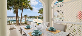 Modern apartment with view, pool, pier and beach access, near Kralendijk!