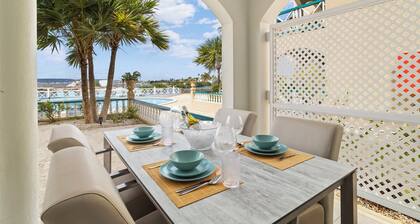 Modern apartment with view, pool, pier and beach access, near Kralendijk!