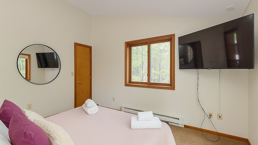 Poconos Hideaway - Woods & Wildlife