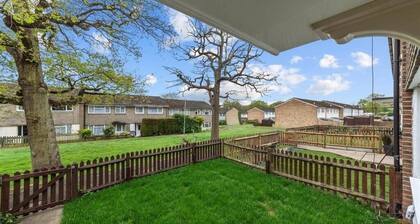 Modern Fashionably Refurbished 4 bedroom Home with Wi-Fi
