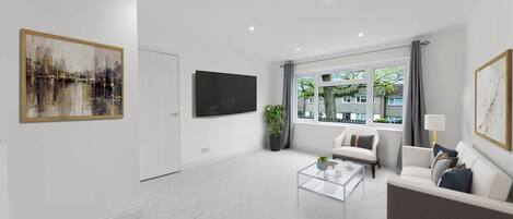 Una Smart TV, una impresora