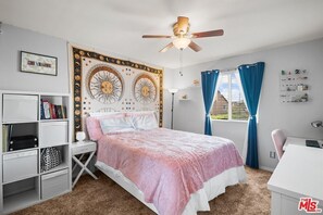 6 bedrooms, iron/ironing board, WiFi, bed sheets