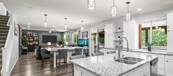 Lovely 6-bedroom house with many amenities.  Master room is resort style.