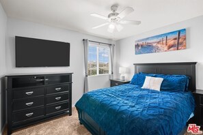 6 bedrooms, iron/ironing board, WiFi, bed sheets - Lovely 6-bedroom house with many amenities. Master room is resort style. (Moreno Valley)