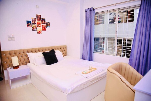 4 bedrooms, in-room safe, iron/ironing board, WiFi