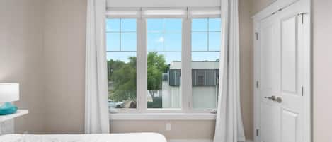 2 Schlafzimmer, Schreibtisch, Bügeleisen/Bügelbrett, Reisekinderbett