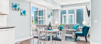 Private Hot Tub The Roost 16 |2BR + Downtown Walks + Patio