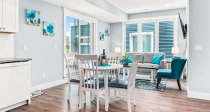 Private Hot Tub The Roost 16 |2BR + Downtown Walks + Patio