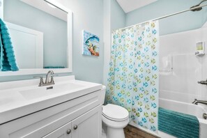 Dusj, hårføner og håndklær