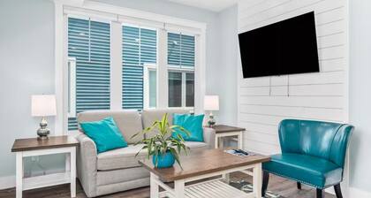 The Roost 16 on Front | 2BR + Private Hot Tub + Patio