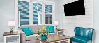 The Roost 16 on Front | 2BR + Private Hot Tub + Patio