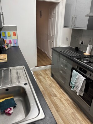 Micro-ondes, four, plaque de cuisson, lave-vaisselle