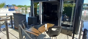 Houseboat "Frodewin" experience on the water in Aurich harbor