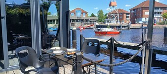 Houseboat "Frodewin" experience on the water in Aurich harbor