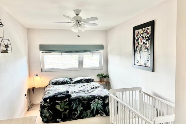 2 bedrooms, iron/ironing board, WiFi, bed sheets