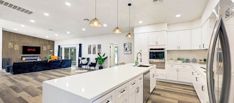 LUXURY 5 STARS! 7BR Private Pickleball NEW remodeling!!