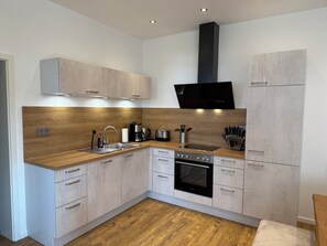 Geladeira, fogão, cooktop, lava-louças