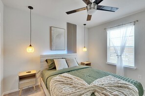 4 bedrooms, iron/ironing board, WiFi, bed sheets