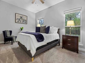 2 bedrooms, iron/ironing board, WiFi, bed sheets - The La Petite Haven of Woodlawn w/ Backyard Lounge (Memphis)