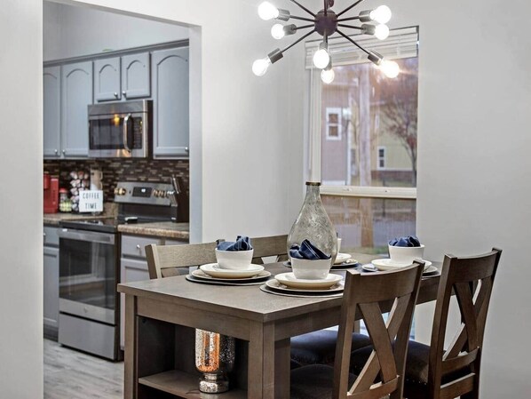 Private kitchen - The La Petite Haven of Woodlawn w/ Backyard Lounge (Memphis)