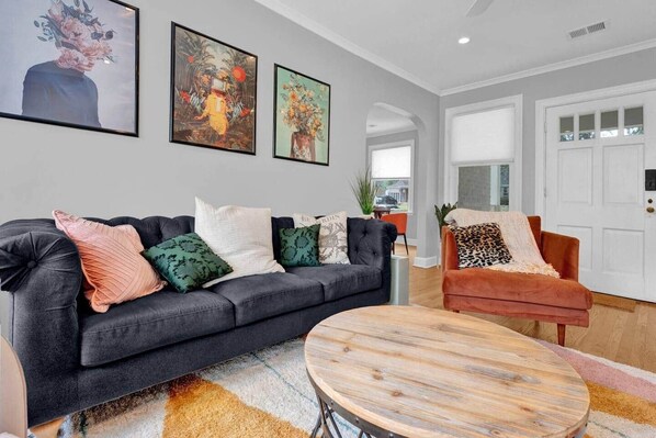 Televisión y chimenea 