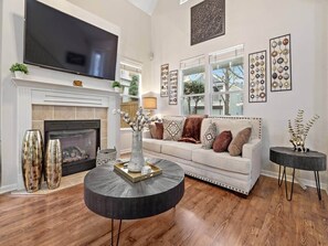 TV, fireplace