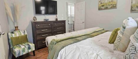 3 多间卧室、熨斗/熨衣板、WiFi、床单