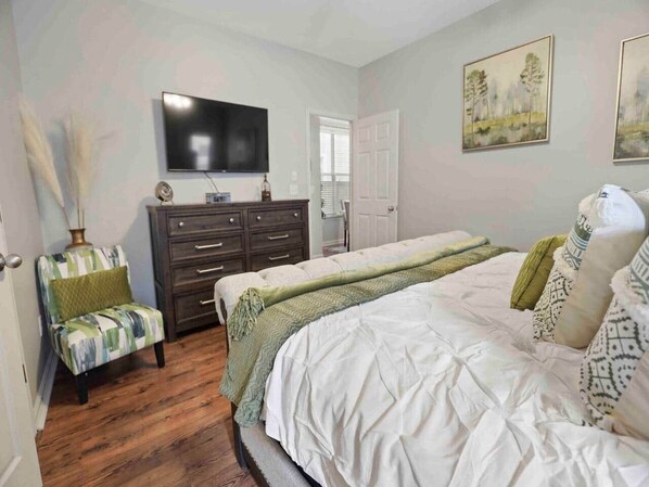 3 室のベッドルーム、アイロン / アイロン台、WiFi、ベッドシーツ