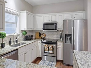 冷蔵庫、電子レンジ