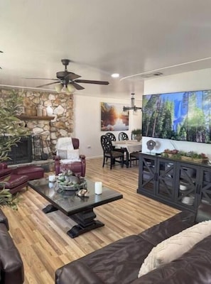 TV, fireplace