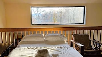 4 bedrooms, iron/ironing board, WiFi