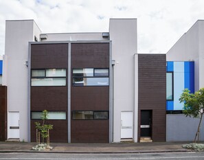 Exterior - Spacious 4BR, 3BTH Richmond Home - Walk to MCG, Tennis, Concert Venues & CBD. (Richmond)