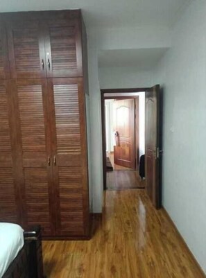 3 chambres, fer et planche à repasser, Wi-Fi, draps fournis