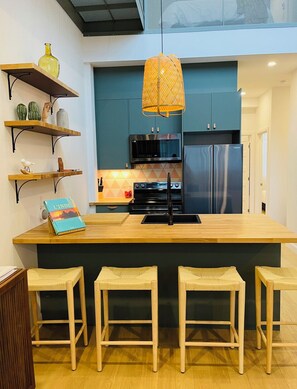 Cookware/dishes/utensils