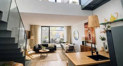 Stylish Two-Level Apartment with Private Rooftop Terrace â Downtown Montreal