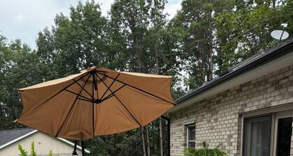 JB’s Winners Circle is a peaceful, quite home only 3 minutes from downtown.