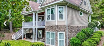 Spacious private home on Lake Oconee- located in a quiet cove.