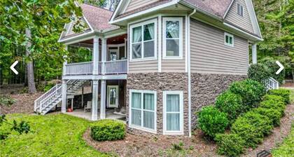 Spacious private home on Lake Oconee- located in a quiet cove.