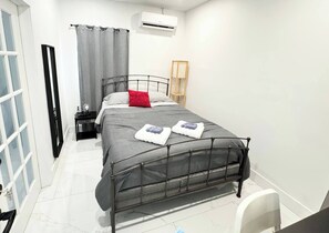 1 chambre, fer et planche à repasser, Wi-Fi gratuit, draps fournis