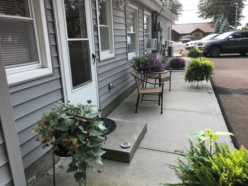 Cozy one-bedroom rental steps from the lake with full amenities
