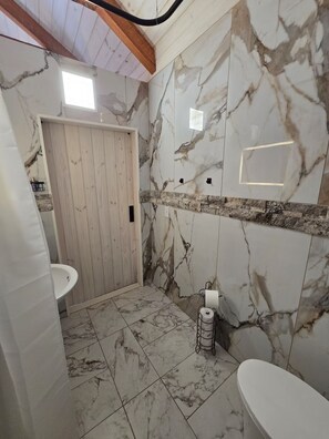 Bruser, Sæbe, Toiletpapir