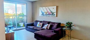 Una Smart TV, un reproductor de DVD, una impresora