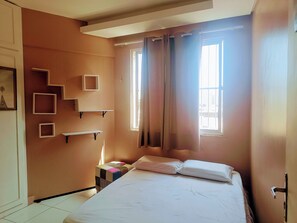 2 bedrooms, desk, iron/ironing board, free WiFi