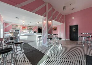 Dining - Family-Friendly/Luxury 3 Bedroom/Close 2 Disney/Regal Palms Resort (Davenport)