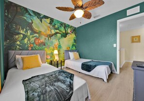 3 bedrooms, desk, iron/ironing board, travel cot - Family-Friendly/Luxury 3 Bedroom/Close 2 Disney/Regal Palms Resort (Davenport)