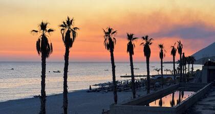 Penthouse Beachfront Apartment, Santorini Residence Drymadhes, Dhermi, Albania