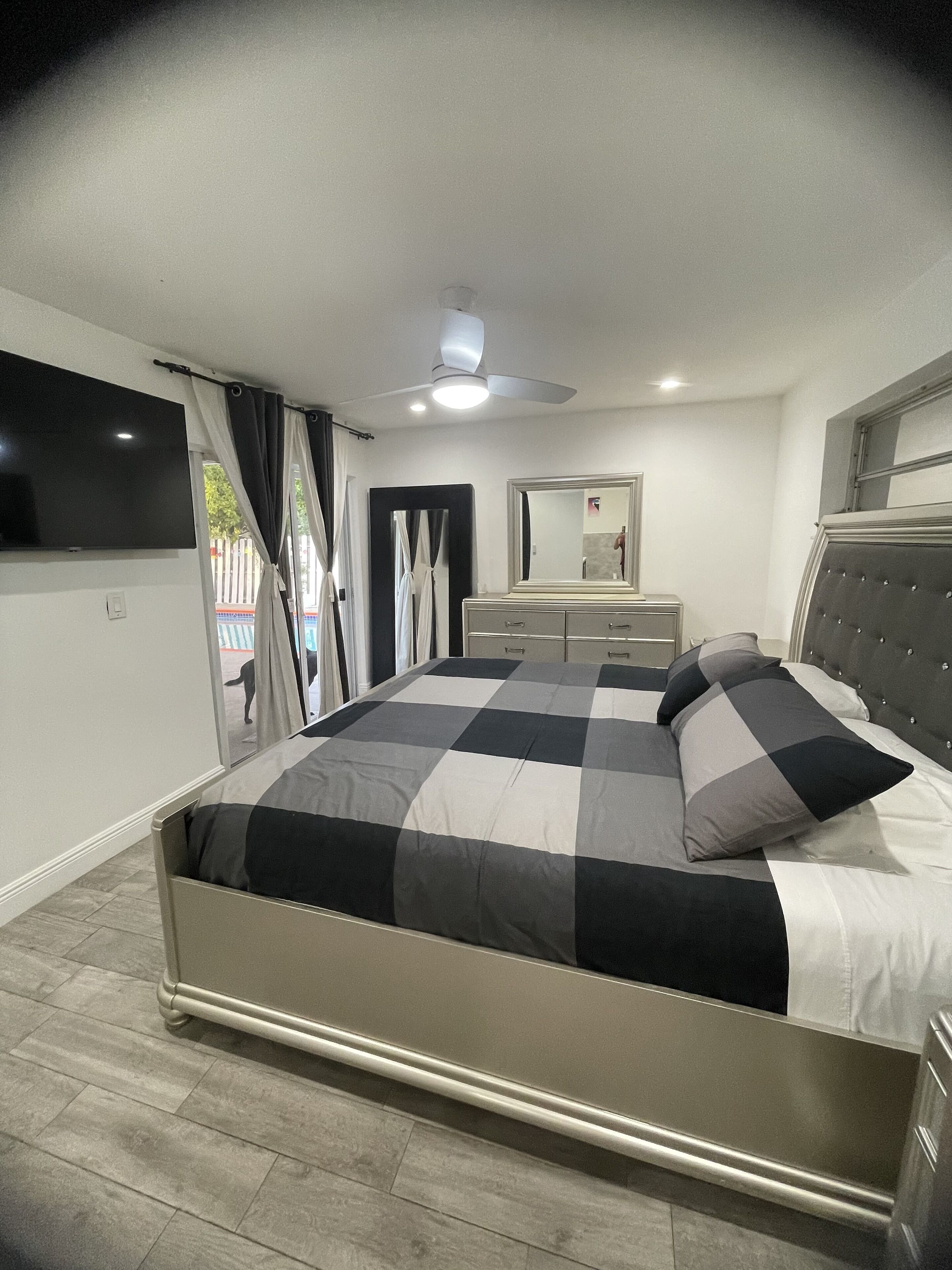 4 quartos, ferros/tábuas de passar roupa, Wi-Fi, roupa de cama