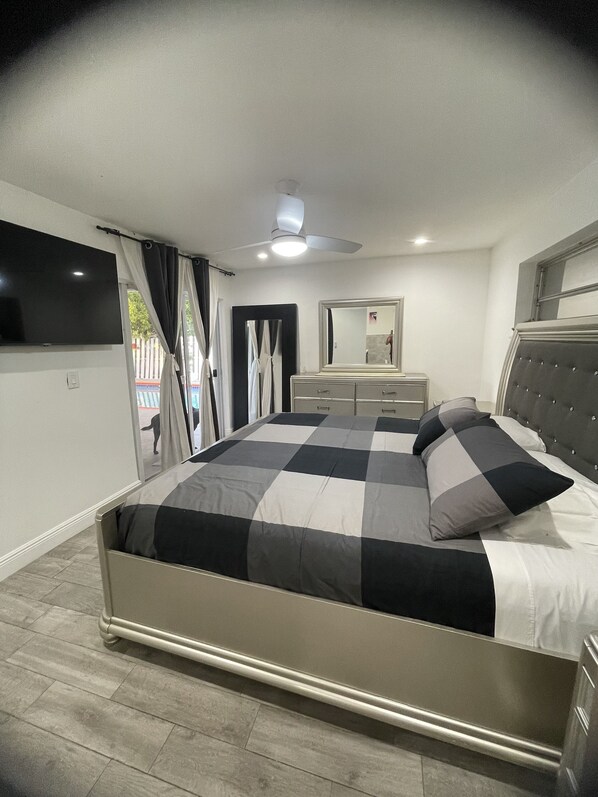 4 bedrooms, iron/ironing board, WiFi, bed sheets